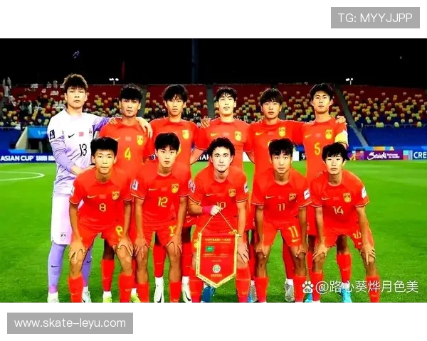 中国足球三大球星背后的成长故事与辉煌成就解析 中国足球三大球星背后的成长故事与辉煌成就解析