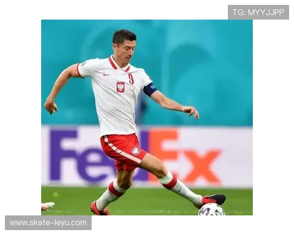 波兰足球球星的崛起与挑战：从莱万多夫斯基到新一代天才的故事