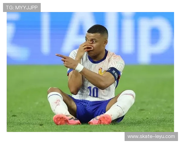 足球巨星争锋：梅西C罗内马尔姆巴佩引领全球赛场新风潮