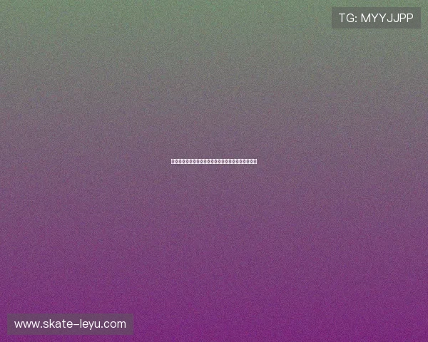 足球鞋碎钉球星同款专属设计展现锋利脚感与无敌速度